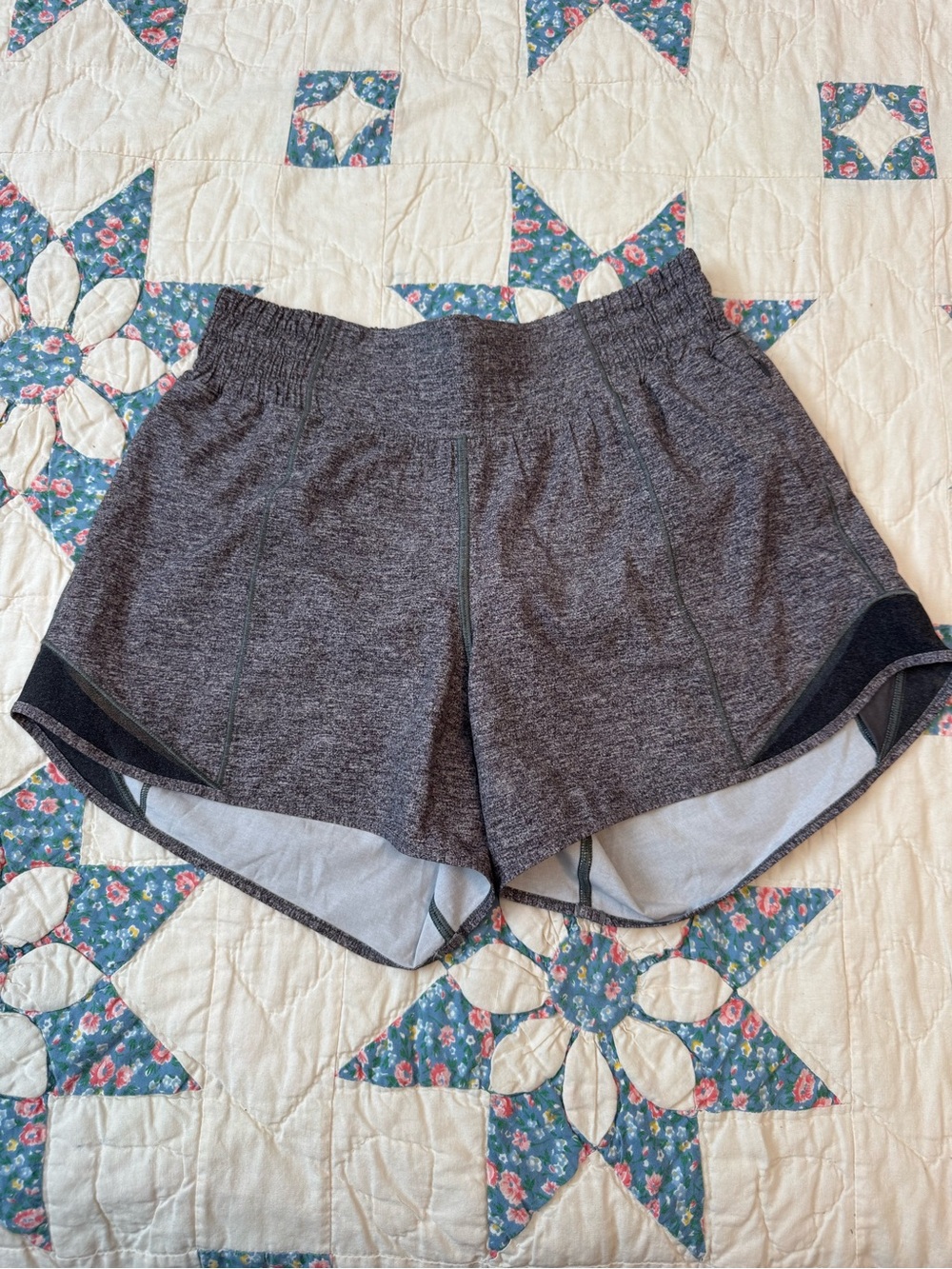 Lululemon Hotty Hot HR 4” shorts